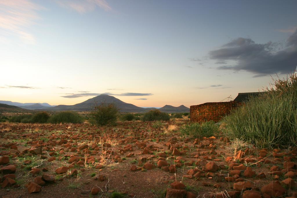 Etendeka Mountain Camp Damaraland Extérieur photo