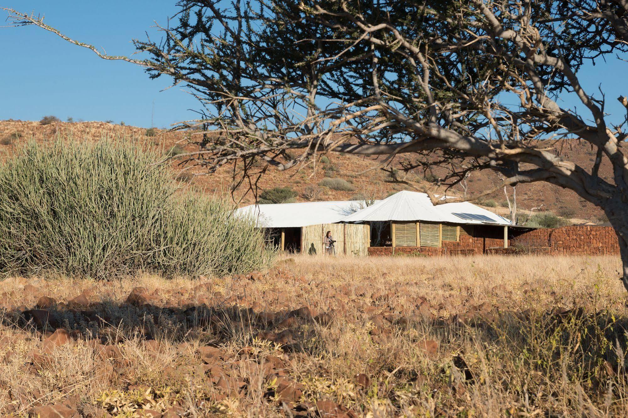 Etendeka Mountain Camp Damaraland Extérieur photo