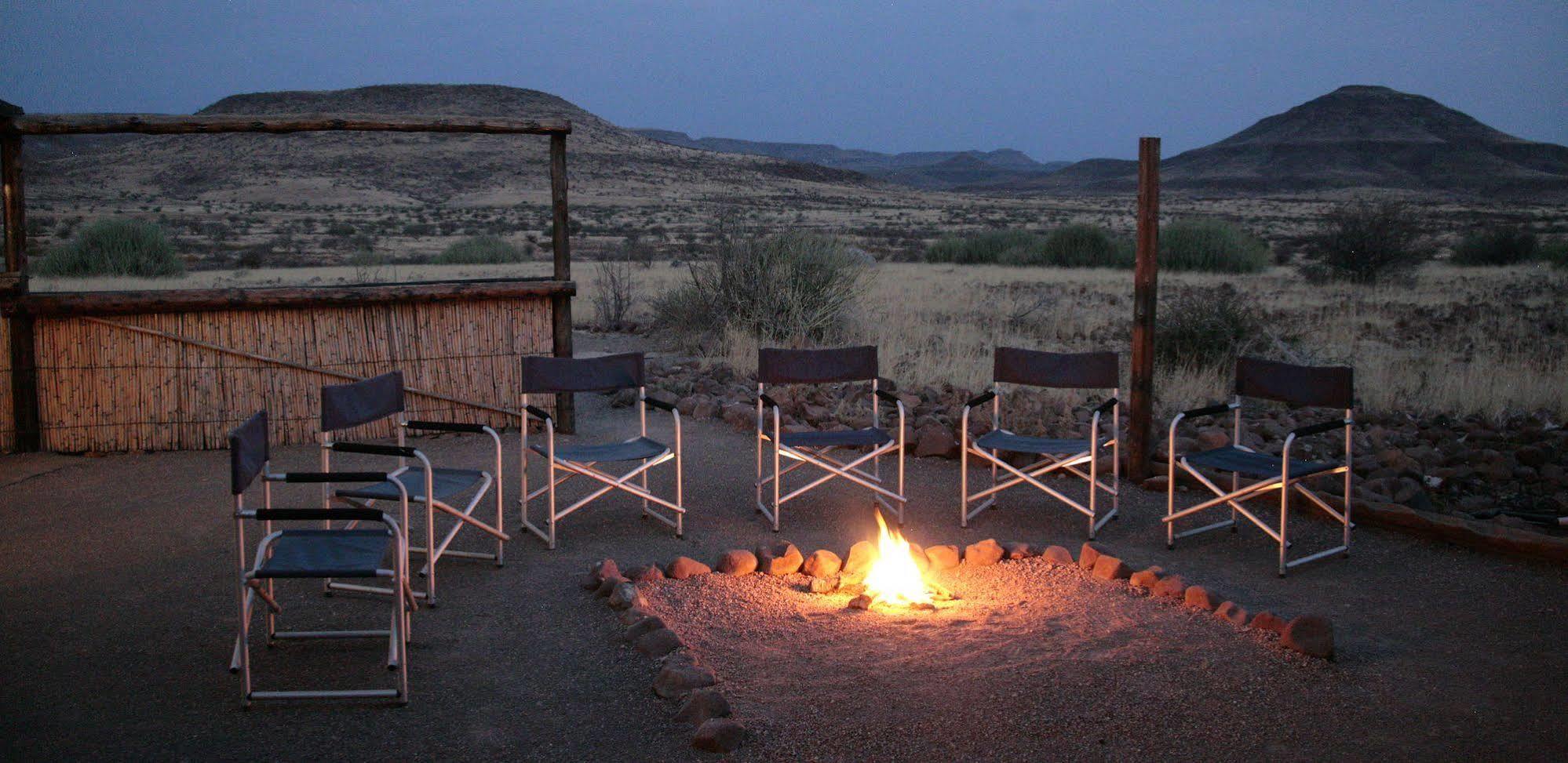 Etendeka Mountain Camp Damaraland Extérieur photo
