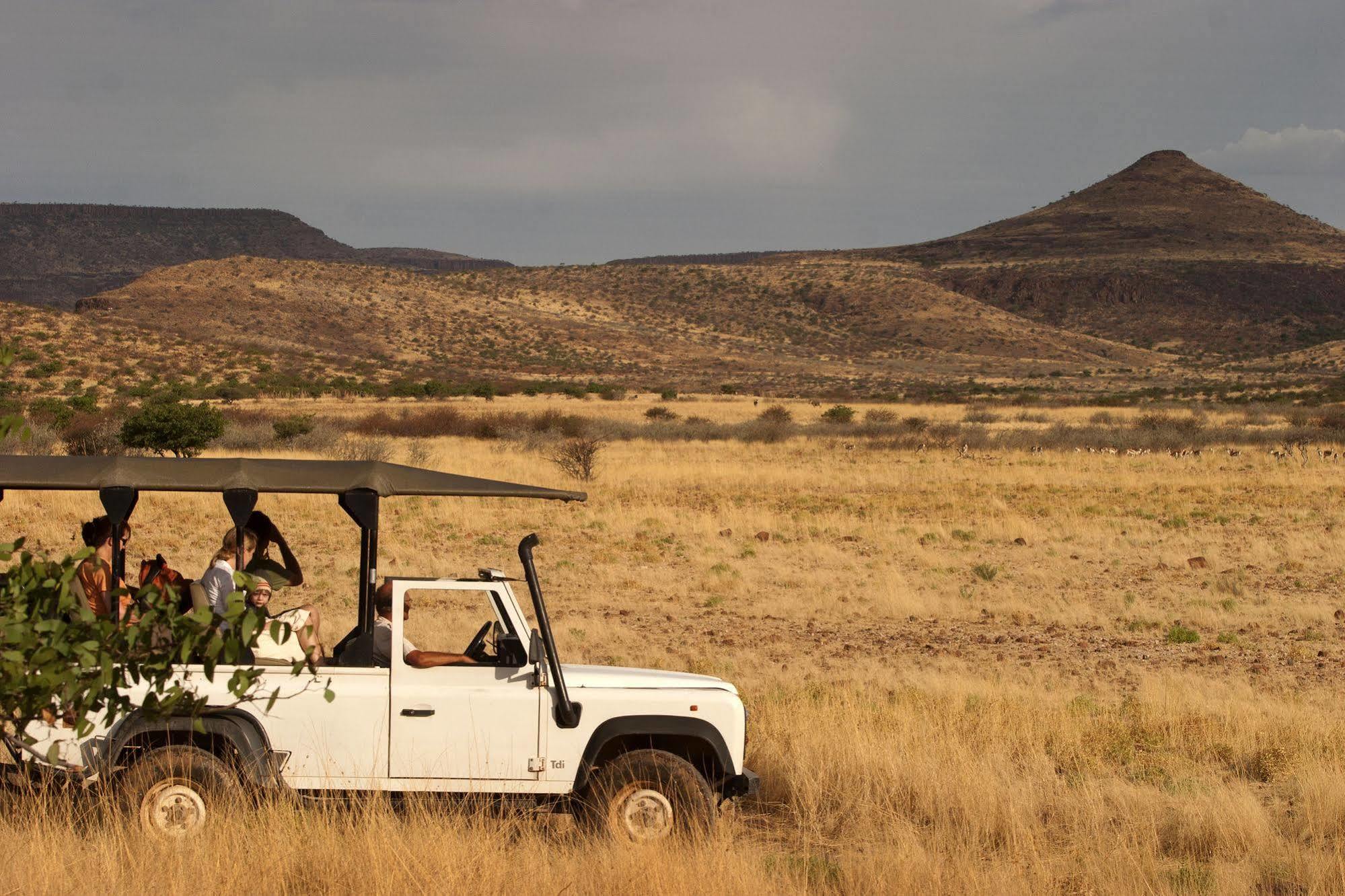 Etendeka Mountain Camp Damaraland Extérieur photo